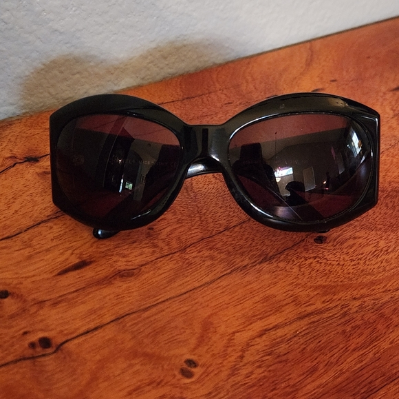 Authentic Chanel Black Wrap Sunglasses with Mother of Pearl CC detail at temples - Picture 2 of 14